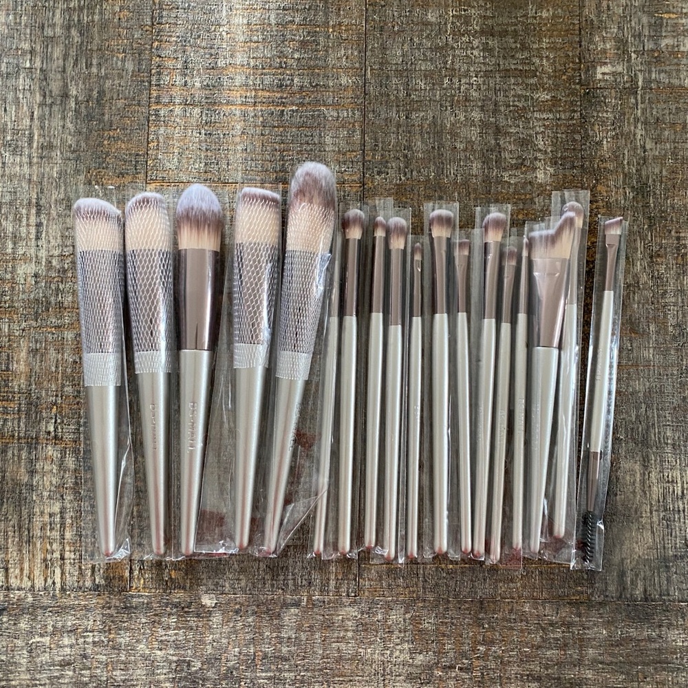 Makeup brushes
